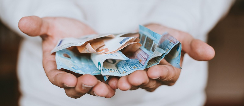 Tạm ứng tiếng anh là gì?