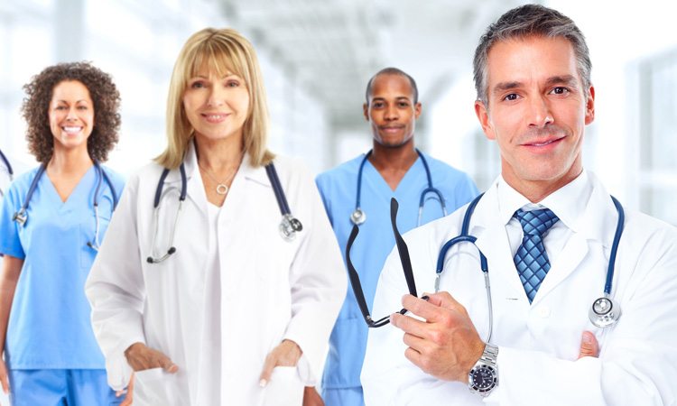 Bác sĩ phẫu thuật là người chuyên thực hiện các cuộc phẫu thuật bao gồm các chi khớp, nha khoa, thao tác trực tiếp trên cơ thể bệnh nhân