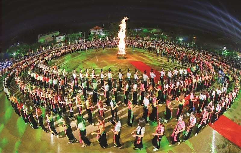 ​ 54 dân tộc anh em  54 dân tộc anh em hoà nhịp vào lễ hội văn hoá chung 