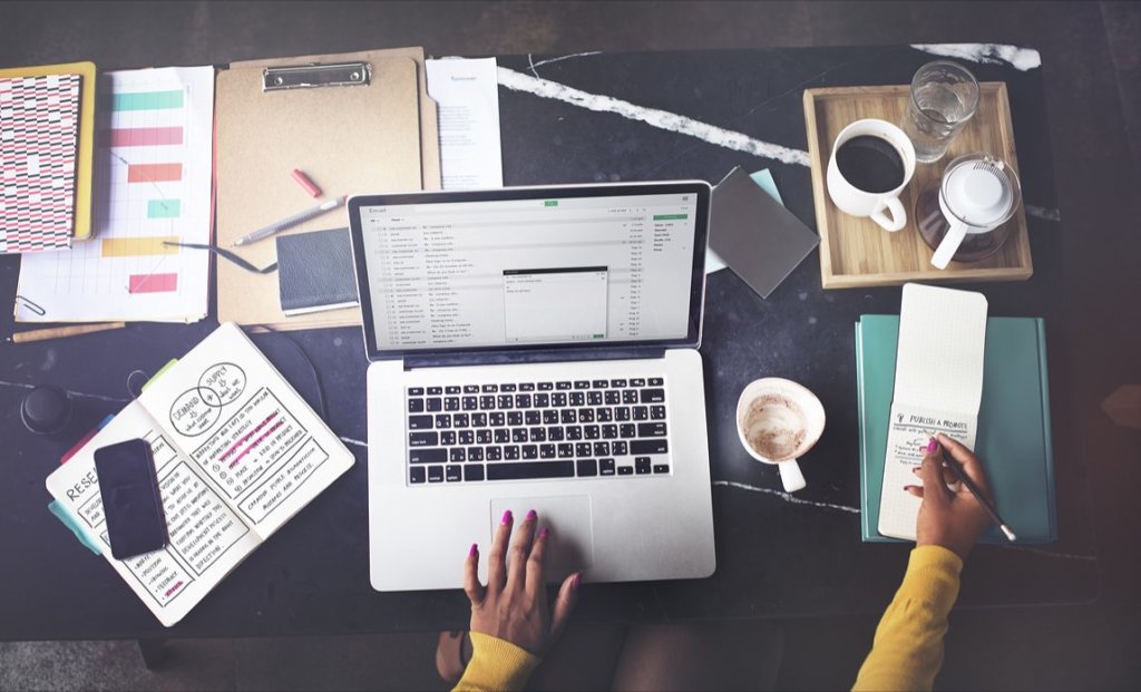 Nên làm báo cáo công việc theo tuần, theo tháng, theo quý và theo năm