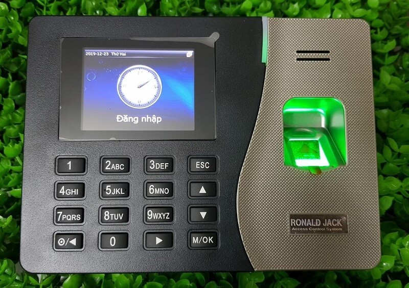 Điểm danh các loại máy chấm công cơ bản hiện nay 