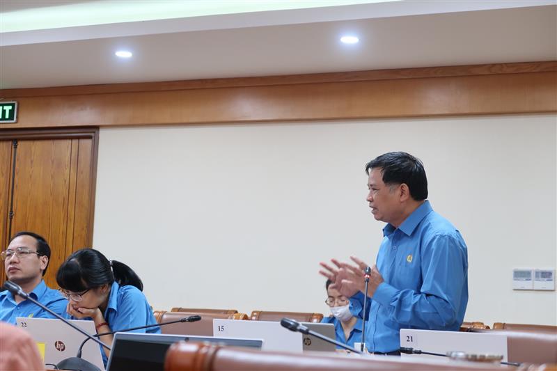 Cán bộ chuyên trách là gì