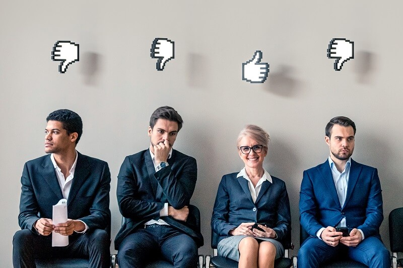 Hãy mô tả về quy trình tiếp nhận và hướng dẫn nhân sự mới?