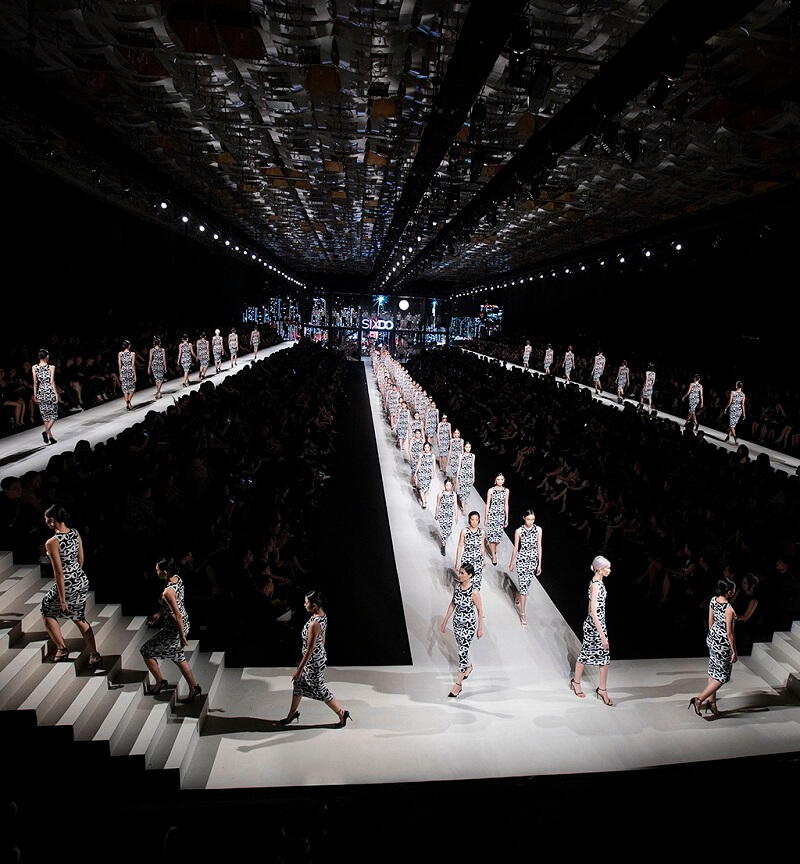 Cảnh kết màn của một show diễn thời trang.