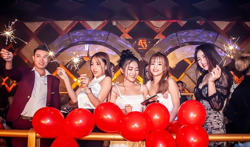 Giới trẻ sử dụng cụm từ bung lụa hiện nay như thế nào