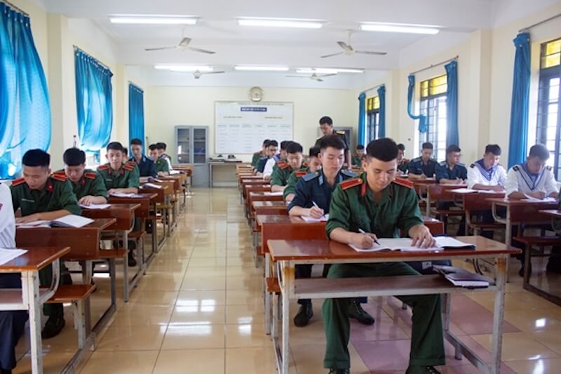 Sinh viên học viện kỹ thuật mật mã