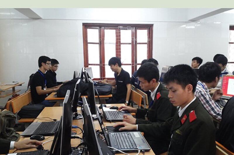  Làm việc tại các tập đoàn doanh nghiệp 