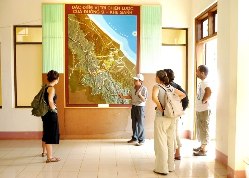 Hướng dẫn viên du lịch cho người nước ngoài