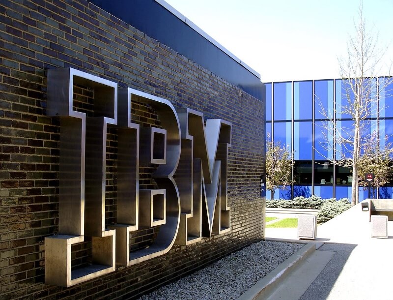 Lịch sử ra đời của “Gã khổng lồ” IBM 