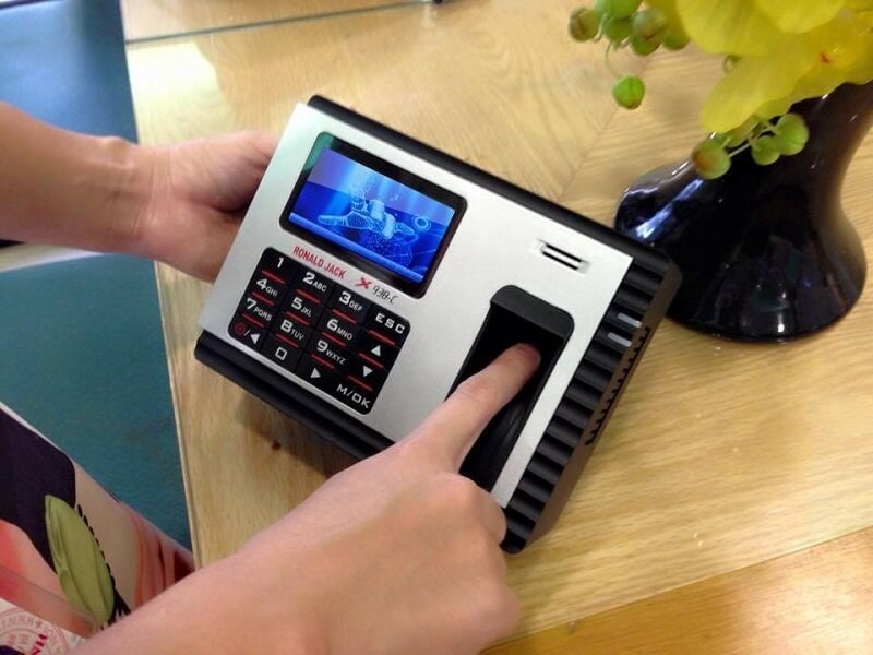 Kết nối máy chấm công qua internet