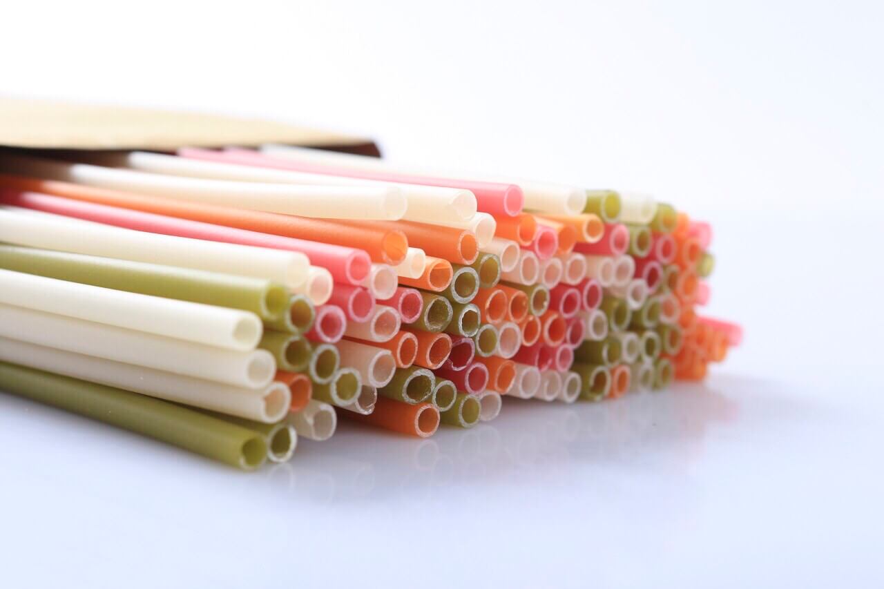 chi phí sản xuất ống hút gạo cao hơn nhiều so với ống hút nhựa