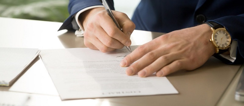 Trong mẫu hợp đồng thuê nhà nguyên căn chứng thực và công chứng