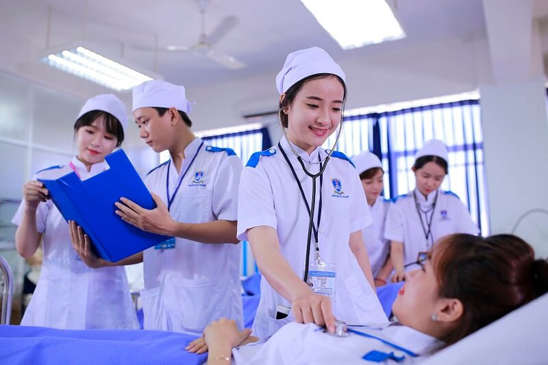 muốn làm y tá thì học gì