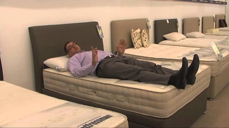 Ngủ thuê hái ra tiền nhưng mệt không tả nổi