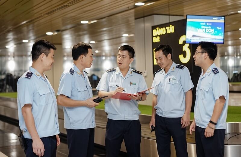 Khái niệm nhân viên hải quan