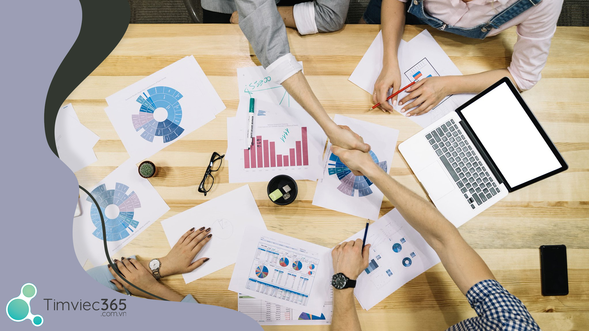  Cơ cấu của phòng Marketing trong một doanh nghiệp nhỏ hơn gồm những gì?