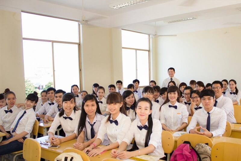 Những yếu tố nào sẽ ảnh hưởng tới công tác quản trị nhà trường?