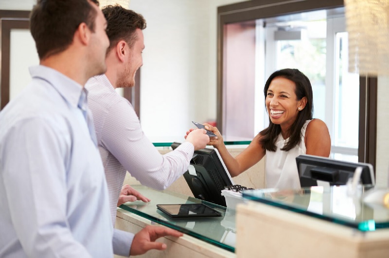 Công việc hàng ngày của một lễ tân nhà hàng