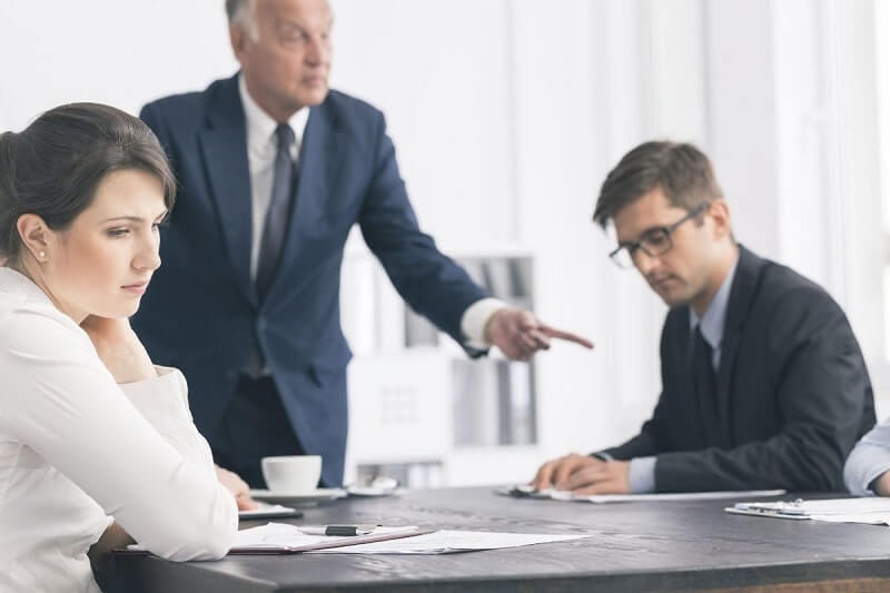 Tranh cãi giữa nhân sự với nhau