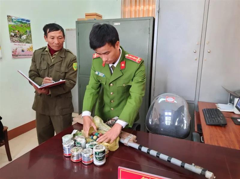 Cán bộ chuyên trách là gì