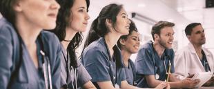 Nghề y tá là gì? Muốn làm y tá thì học gì?