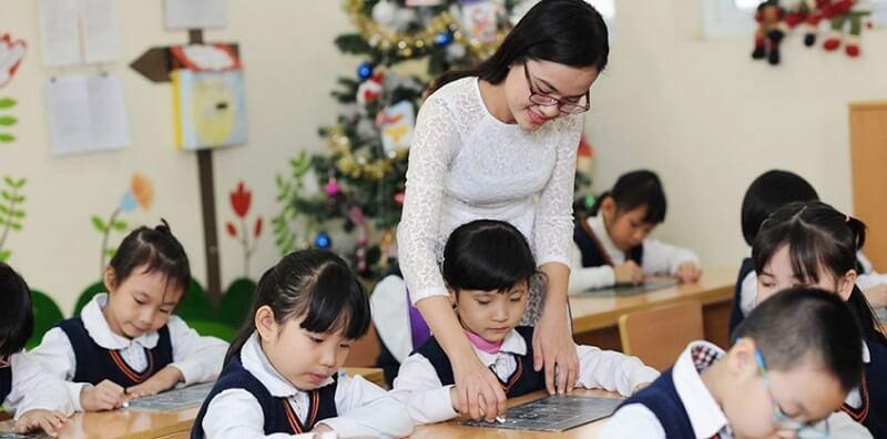 Giải đáp thắc mắc có nên làm giáo viên tiểu học hay không